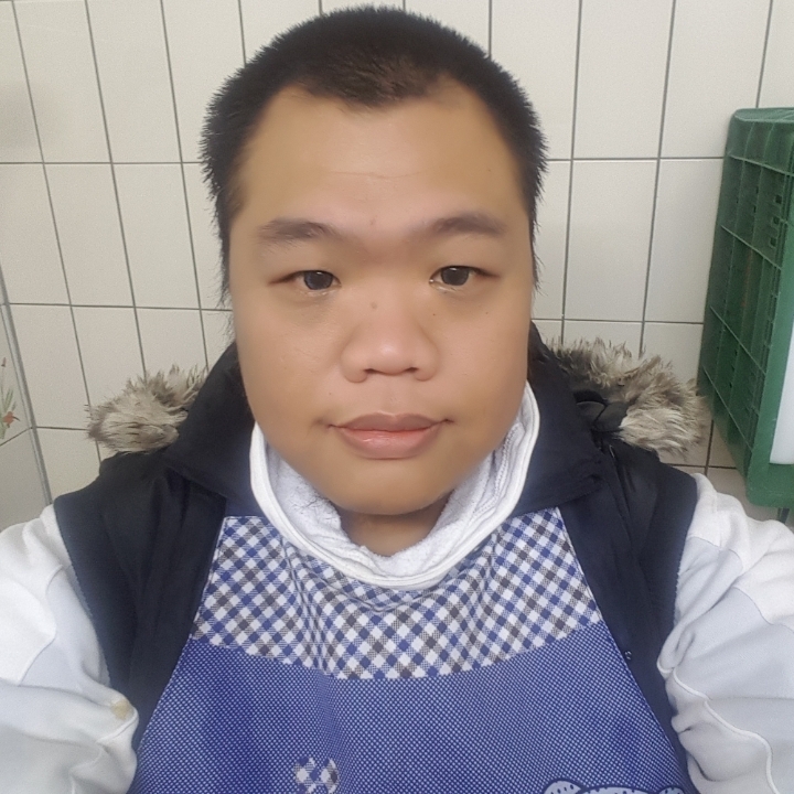 黑熊的第一张照片--台中中老年相亲网